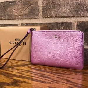 Metallic lilac wrist zipper